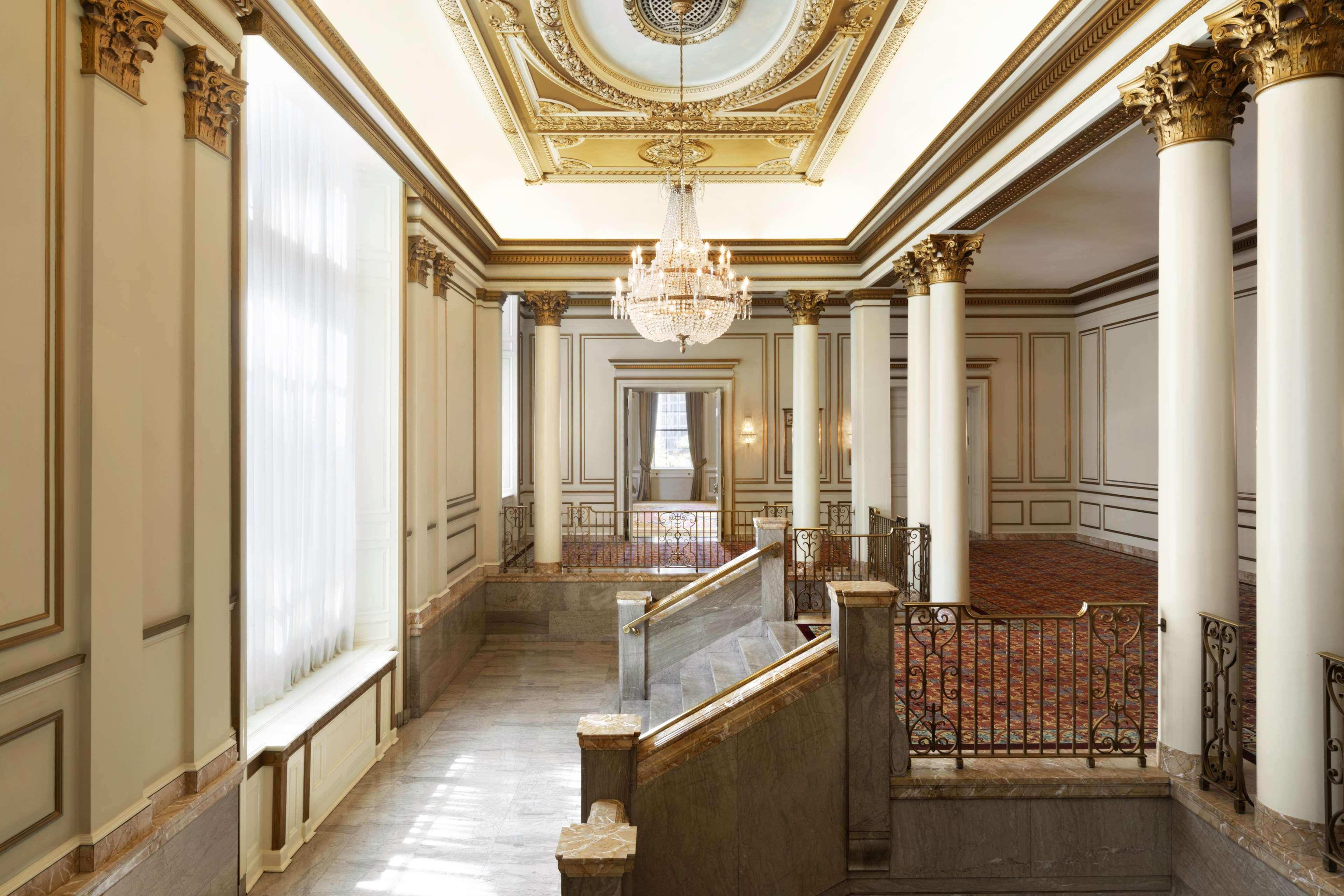 Fairmont Hotel Ванкувер Экстерьер фото The interior of the National Theatre